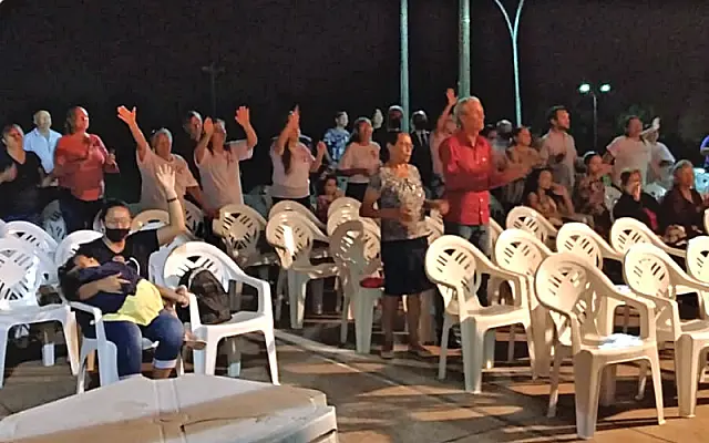 Fiéis se reunem em missa cheia de "bênçãos" à Piraputanga