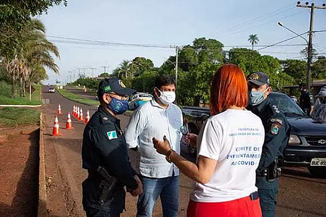Prefeito Edilsom visita barreiras sanitárias e obras em Dois Irmãos do Buriti