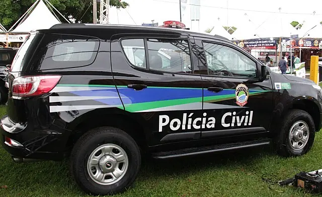 Golpeado com um pedaço de madeira, homem sofre profundo corte na cabeça