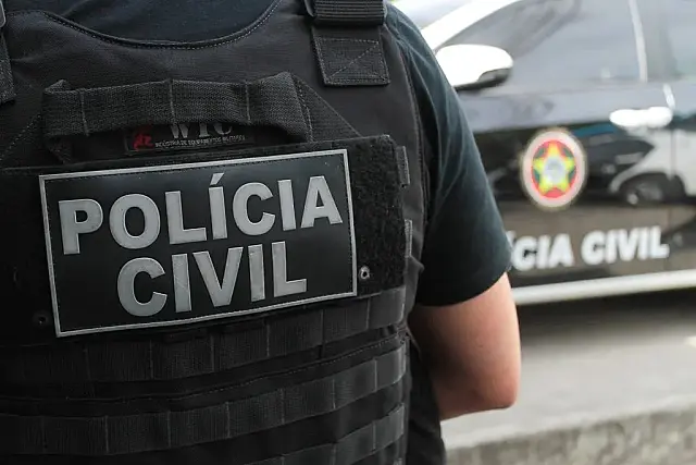 Adolescente pede ajuda após pai oferecer dinheiro para abusar