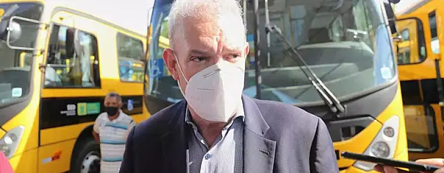 "Vai vacinar de novo", avisa secretário sobre imunização da covid em 2022