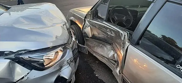 Acidente com carros e bicicleta deixa dois feridos em Corumbá