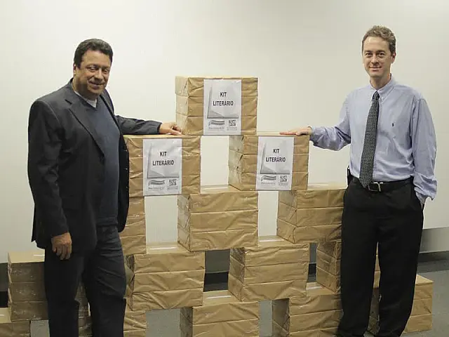 FCMS entrega livros para bibliotecas do Sesi de Aquidauana e outros 36 municípios