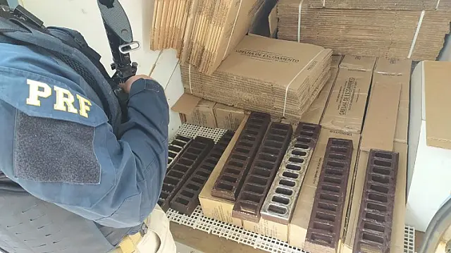 PRF apreende 450 kg de prata na BR-262; carga é avaliada em R$ 2 milhões