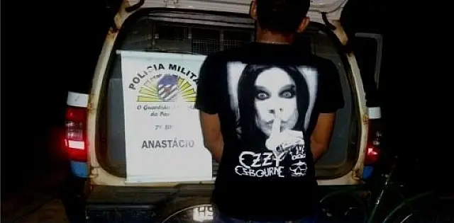 Homem é preso em clube depois de roubar e esconder objetos na casa da irmã