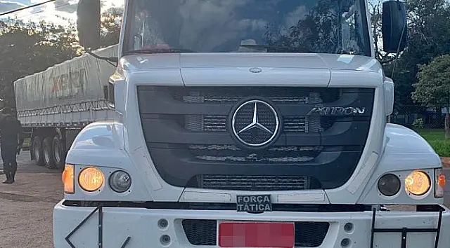 Polícia Militar recupera caminhão roubado e vítima que estava em cárcere privado é libertada
