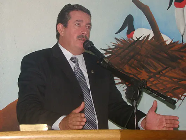 Antonio da Coeso busca extensões de rede elétrica