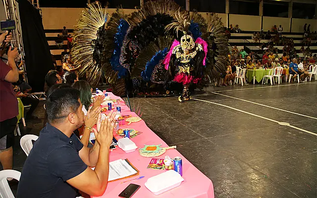 Desfile de Fantasias premia carnavalescos em quase R$ 70 mil