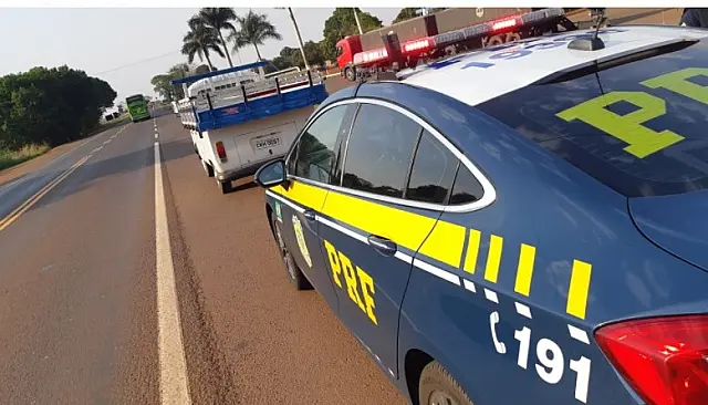 Motorista tenta fugir da polícia, mas é preso com 467 kg de maconha na BR-163