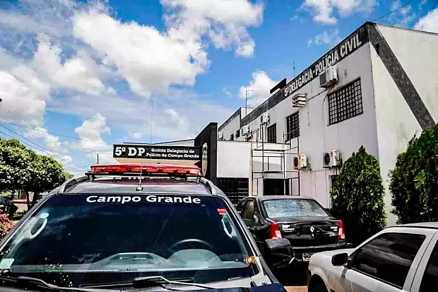 Ao sair do banho, homem é agredido e roubado dentro de casa