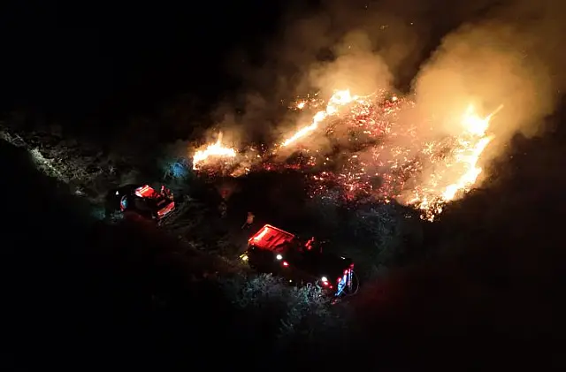 Combate aos incêndios no Pantanal de MS avança pela noite