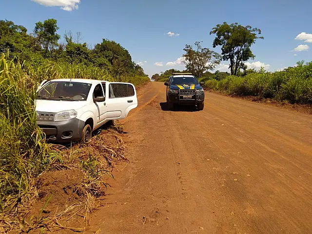 Após ignorar ordem de parada, motorista abandona veículo com 191 kg de maconha