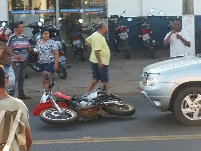 Acidente envolve três veículos no Centro de Aquidauana