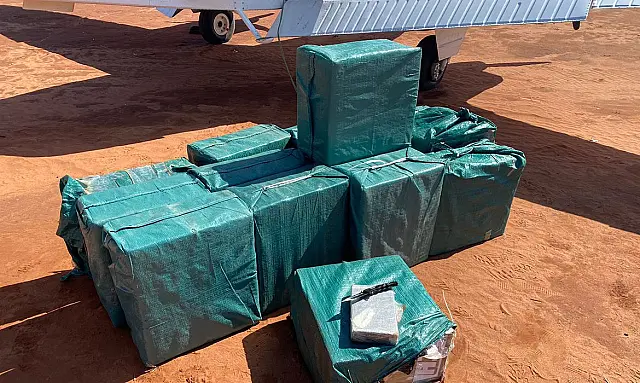 FAB intercepta avião com 500 quilos de cocaína que saiu de MS