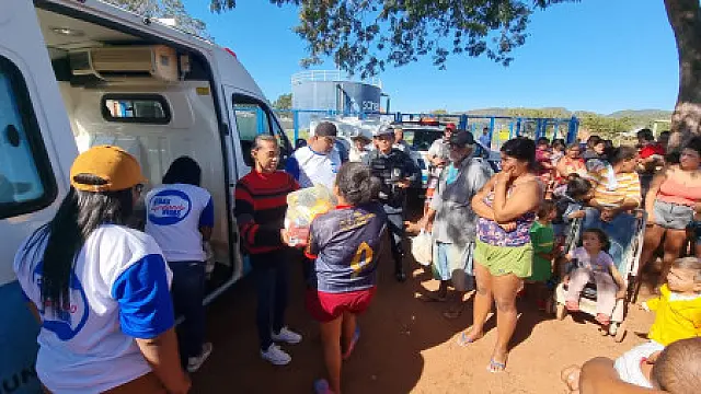 Famílias carentes de Corumbá recebem cestas básicas, agasalhos e cobertores