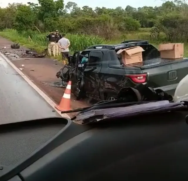 Colisão na BR-262 deixa três pessoas em estado grave