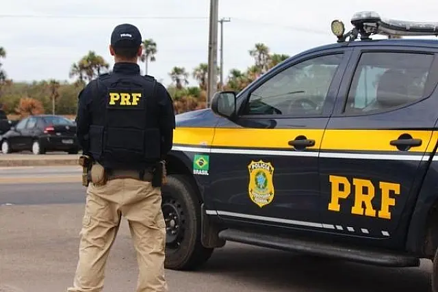 PRF recupera veículo de luxo que iria cruzar a fronteira do Paraguai