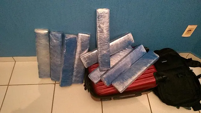 Traficante é preso com mala recheada de maconha em hotel de Rio Negro