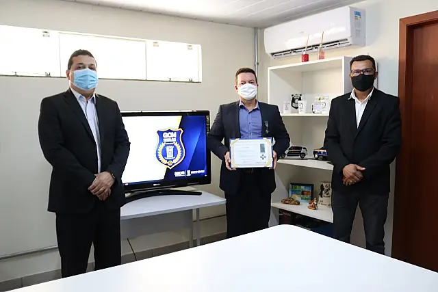 Delegado-geral da Polícia Civil de MS é homenageado pela Guarda Municipal