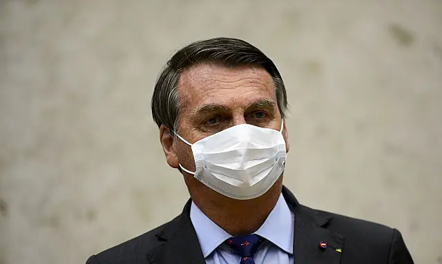 Bolsonaro veta perdão bilionário a dívidas de igrejas, mas sugere que Congresso derrube