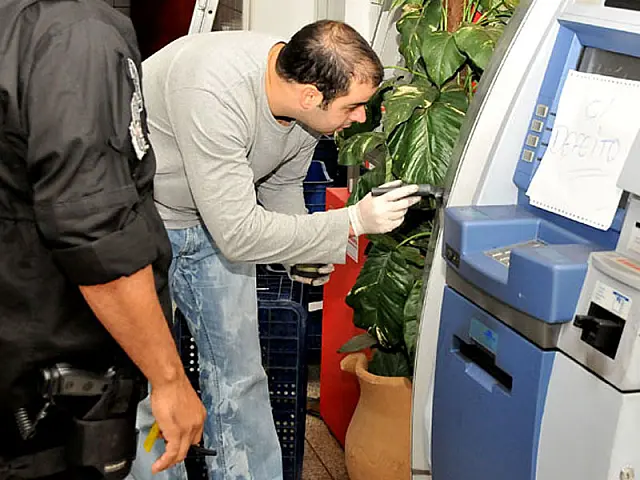 MS: bandidos arrombam caixa eletrônico em mercado