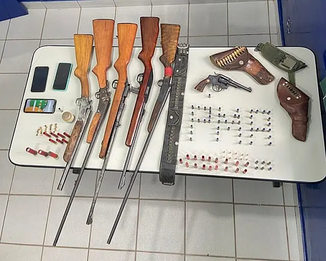 Homens são presos com armas de fogo e autuados por caça ilegal