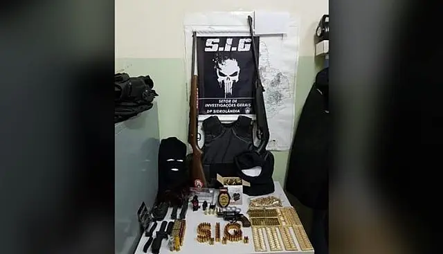 Pastor é preso com armamento e coletes à prova de bala dentro de casa