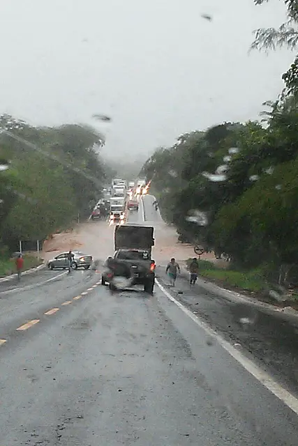 Chuva alaga trecho da BR-262