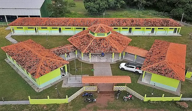 Governador entrega escolas indígenas em Porto Murtinho