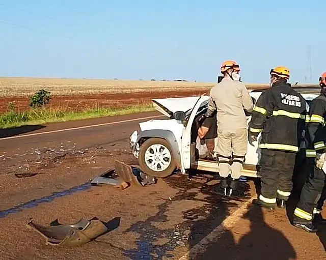 Motorista morre ao bater violentamente contra trator na BR-463