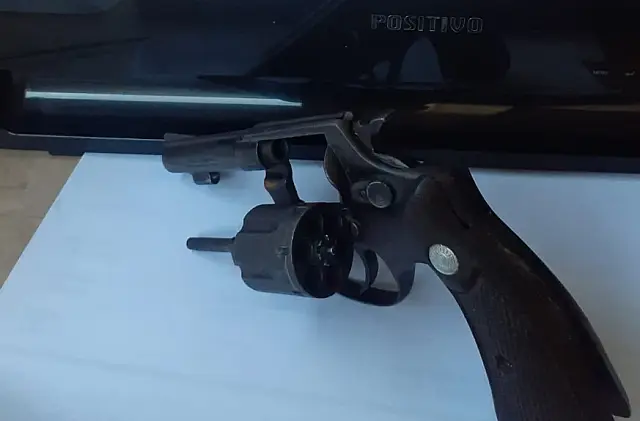 PM apreende arma que estava na posse de adolescente