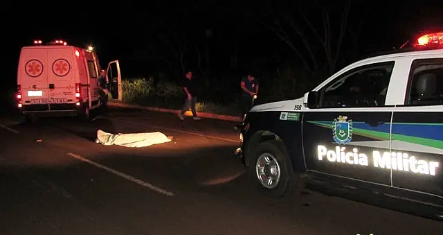 Ciclista morre após ser arremessado a 40 metros