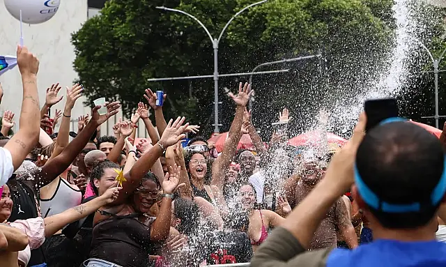 Celular no carnaval: saiba como proteger dados em caso de furto