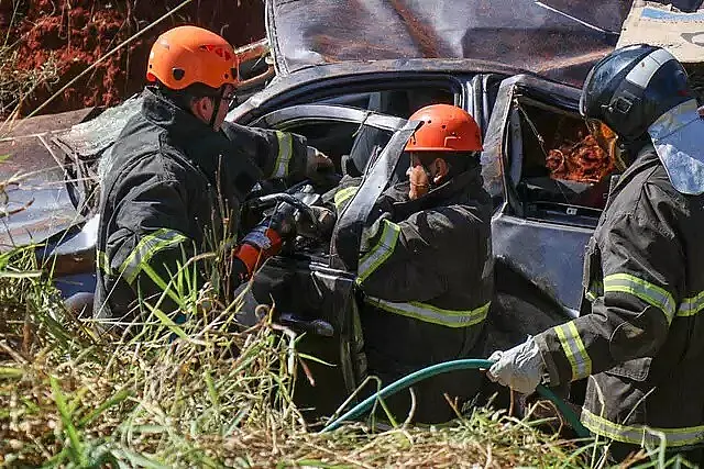 Idoso morre ao capotar caminhonete após voltar de pescaria em Miranda