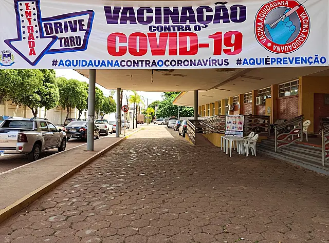 Vacinação começa às 08h30 neste domingo
