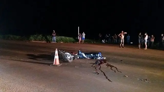 Motorista mata jovem atropelado, deixa outro ferido e foge do local sem prestar socorro