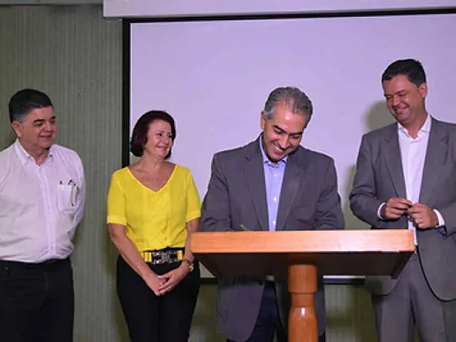Reinaldo Azambuja firma parceria com a Microsoft para levar tecnologia de ponta às escolas estaduais