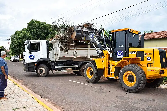 Ruas do bairro Alto passam por limpeza e manutenção nesta sexta-feira
