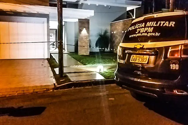 Assaltante é morto em confronto com a polícia após fazer família refém em Dourados