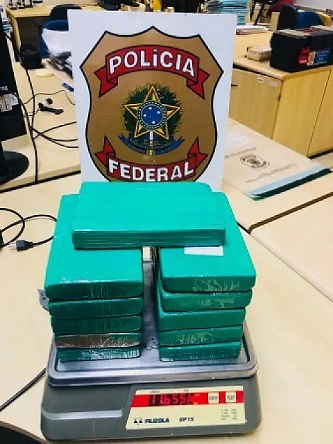 Passageira de ônibus fretado é presa com mais de 11,5 quilos de cocaína