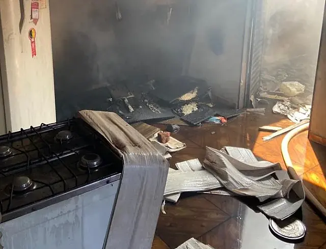Jovem é presa por atear fogo na casa do ex-namorado