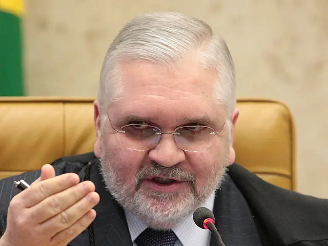 Gurgel pede ao STF prisão imediata de condenados do mensalão