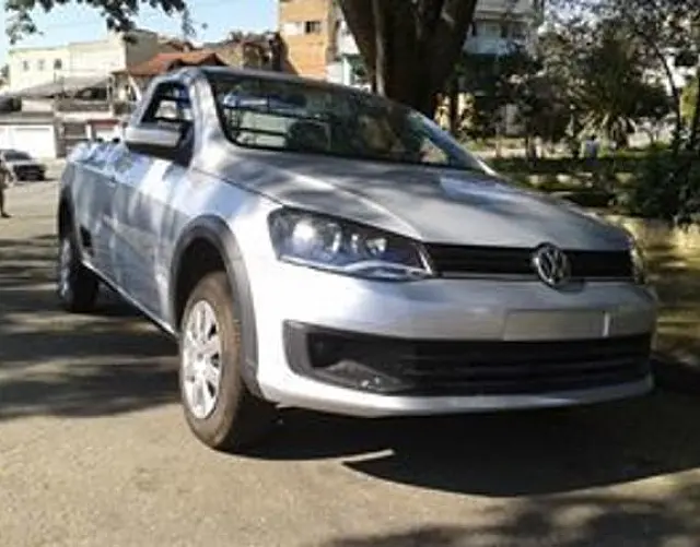 Com fala enrolada e olhos vermelhos, homem é preso após dirigir em alta velocidade