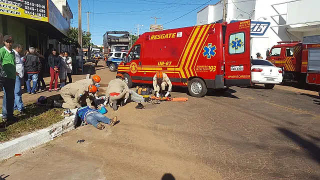 Batida entre carro e moto deixa dois feridos em Anastácio