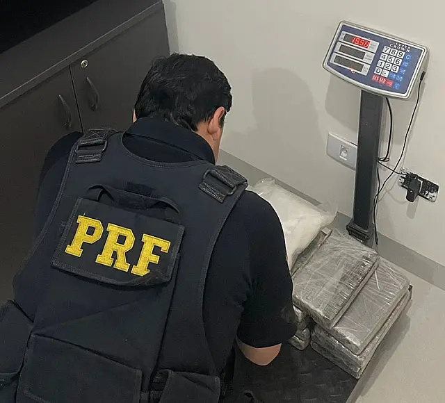 PRF apreende 15 kg de cocaína em Bataguassu