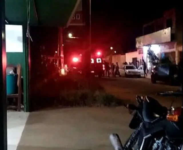 Adolescente é agredido a pauladas ao tentar defender a mãe