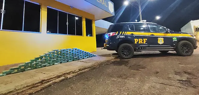 PRF apreende 102 kg de cocaína em caminhão na BR-262