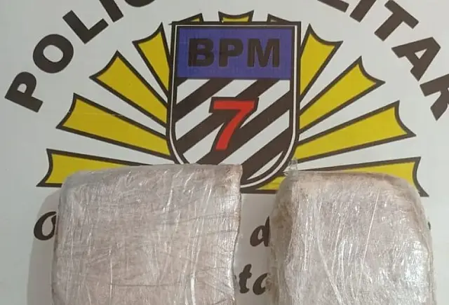 Mulher é flagrada com 1kg de droga no sutiã em Anastácio