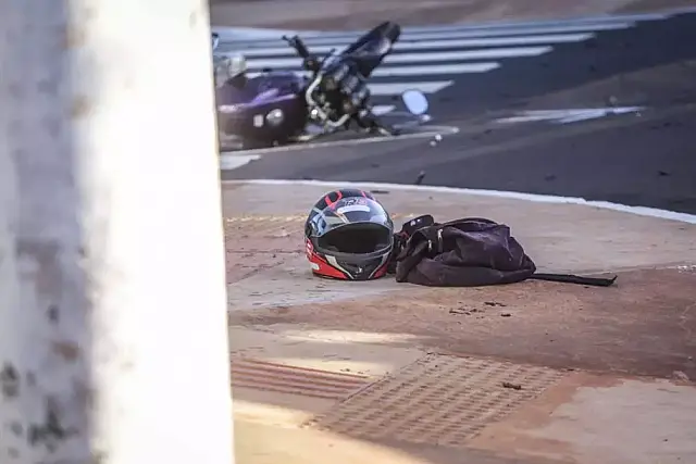 Colisão entre carro e moto mata jovem na Capital