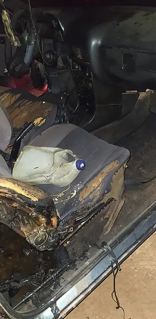 Pai ameaça e incendeia carro do filho em Coxim